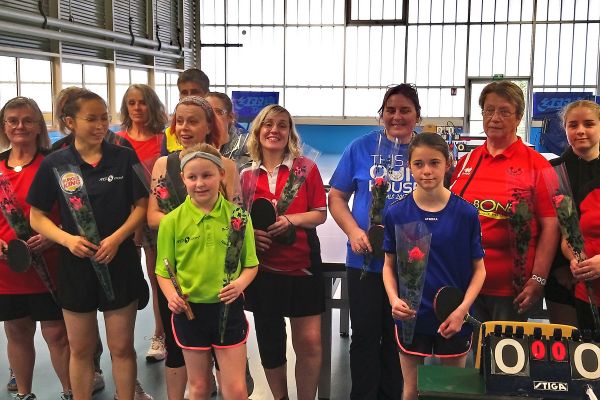 remise-d-une-rose-aux-feminines3df148a6-513c-e071-b1c2-fdd56b357bdfE6DFD74D-5887-E525-E300-AE26308B20E5.jpg